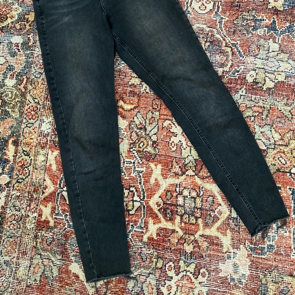 Topshop Moto High-Rise Jamie Jeans Size W25 L30 in Faded Black with Frayed Hem - Picture 9 of 9